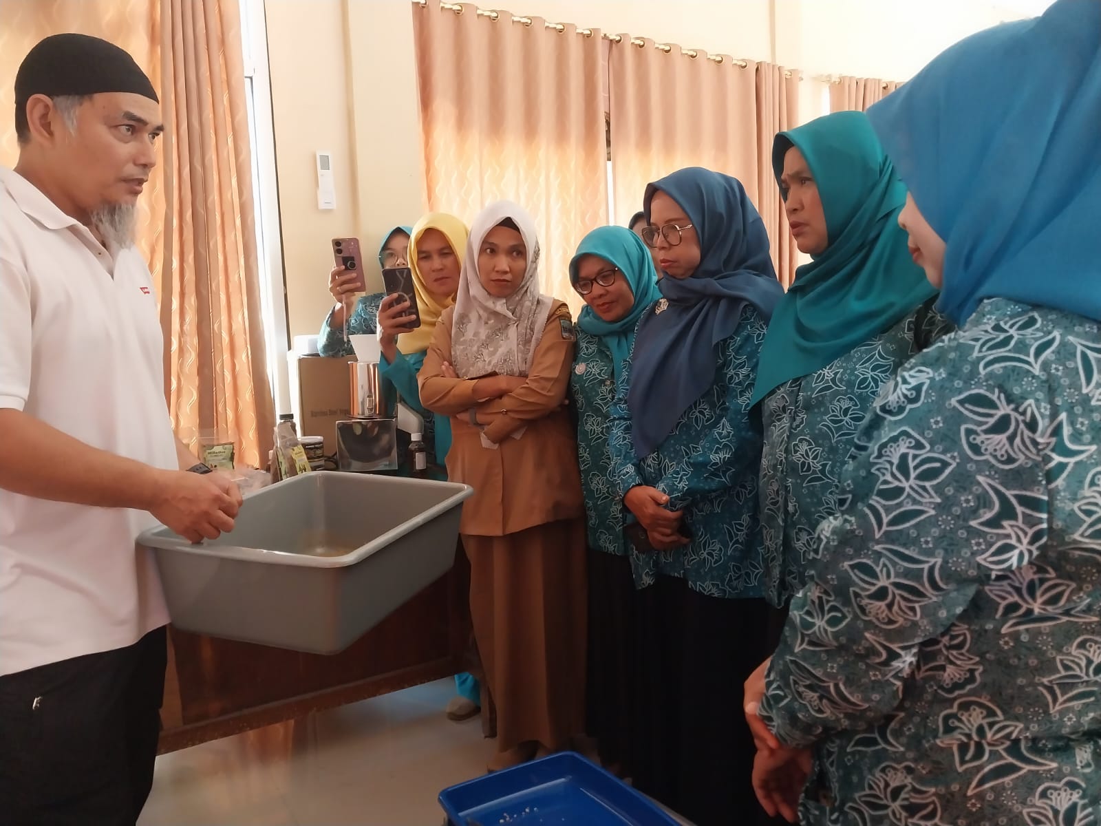 INOVASI GEMEES (GERAKAN MENANAM SAYUR )